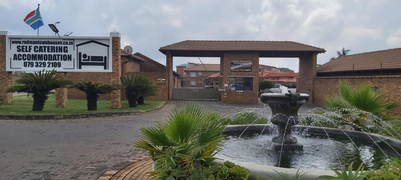 Rudman Townhouses - Family Apartment Boksburg Eksteriør bilde